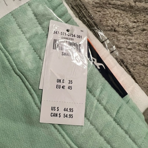 Brand new in packaging. Hollister Ultra High Rise Splice Dad Jogge… - Picture 4 of 4